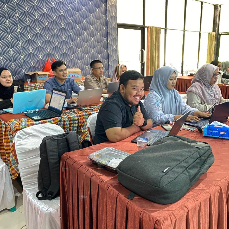 BKAD Sabbangparu Gelar Pelatihan Website Desa, Perangkat Desa Ugi Antusias Ikuti Kegiatan